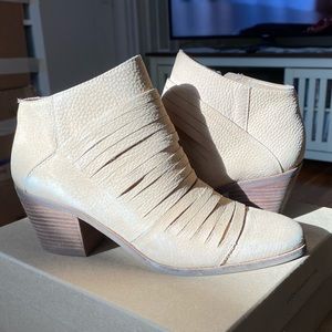 Lucky Brand Zavrina Nubuck Leather Cutout Booties 9.5